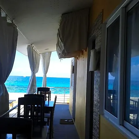 Luzmin Bh - Beachfront Cottages