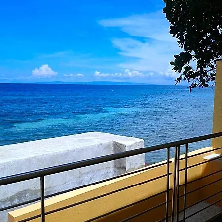 Luzmin Bh - Beachfront Cottages