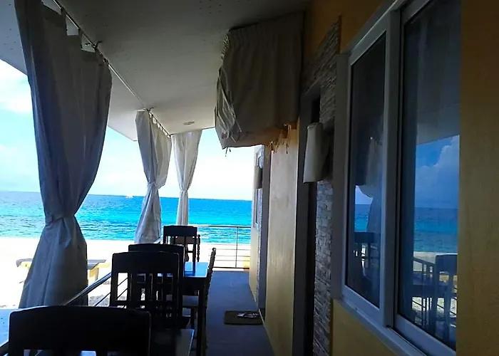 Luzmin Bh - Beachfront Hotell 2*
