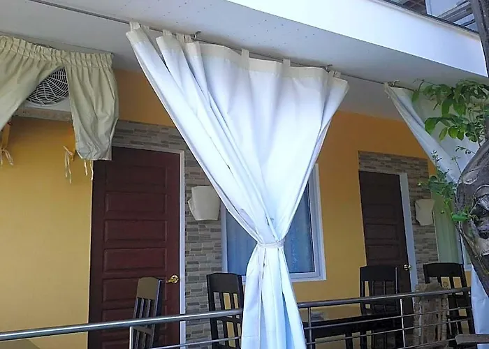 Luzmin Bh - Beachfront Hotel Oslob