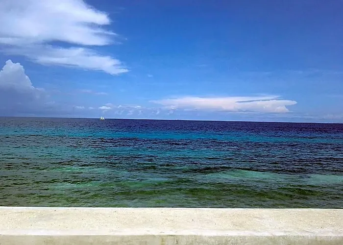 Luzmin Bh - Beachfront 2* Oslob